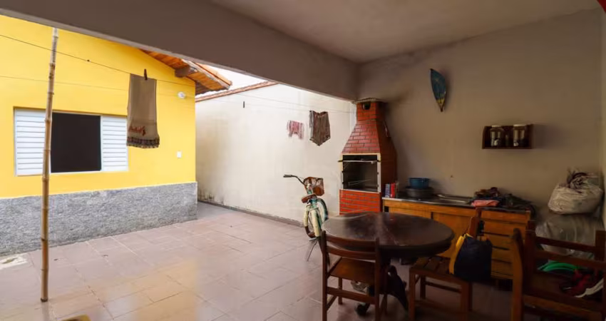 Casa Térrea com Edícula à venda , 2 quarto(s),  sendo 0 suíte(s)  no bairro Três Marias, 700 metros da praia, Peruíbe-SP