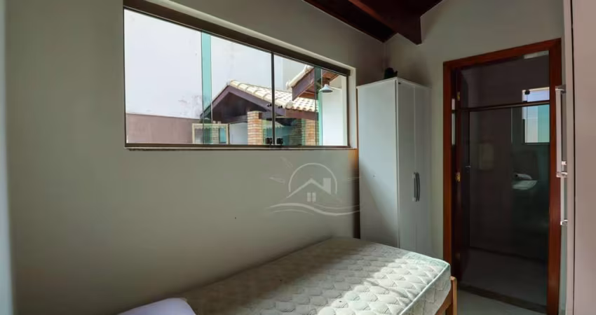 Casa Sobrado à venda , 4 quarto(s),  sendo 2 suíte(s)  no bairro Sambura, 2 metros da praia, Peruíbe-SP