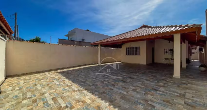 Casa térrea à venda , 4 quarto(s),  sendo 0 suíte(s)  no bairro centro, 950 metros da praia, peruíbe-sp