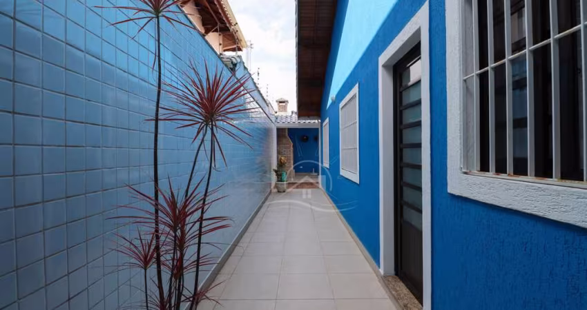 Casa Térrea com Edícula à venda com piscina, 3 quarto(s),  sendo 1 suíte(s)  no bairro Stella Maris, 600 metros da praia, Peruíbe-SP