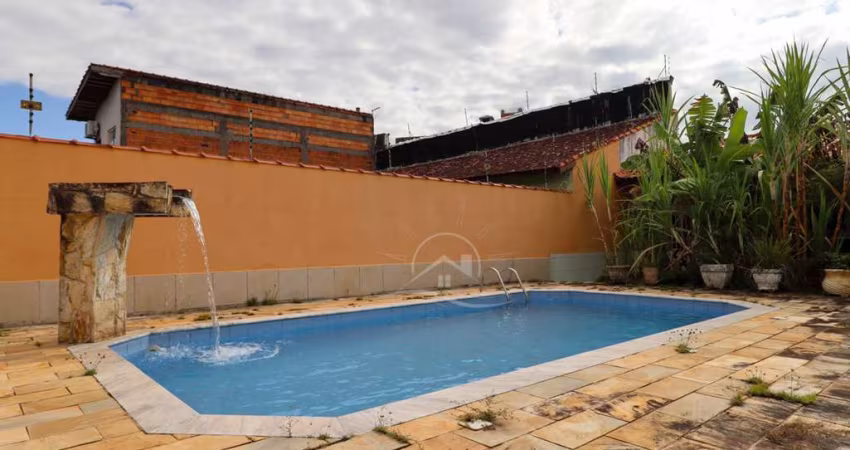 Casa Sobrado à venda com piscina, 3 quarto(s),  sendo 2 suíte(s)  no bairro Cidade Nova Peruíbe, 500 metros da praia, Peruíbe-SP