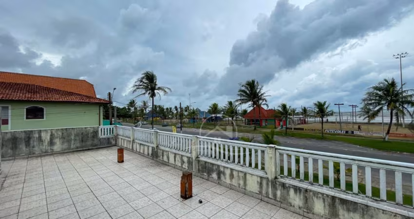 Casa Térrea à venda , 3 quarto(s),  sendo 1 suíte(s)  no bairro Jardim Barra de Jangadas, 10 metros da praia, Peruíbe-SP