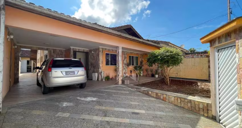 Casa térrea à venda com piscina, 2 quarto(s),  sendo 2 suíte(s)  no bairro vila romar, 1600 metros da praia, peruíbe-sp