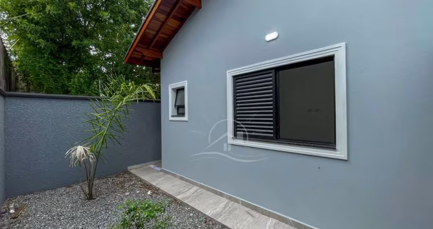 Casa Térrea à venda com piscina, 3 quarto(s),  sendo 1 suíte(s)  no bairro Park DAville, 2000 metros da praia, Peruíbe-SP