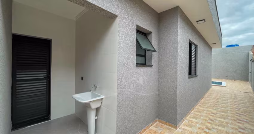Casa Térrea à venda com piscina, 2 quarto(s),  sendo 1 suíte(s)  no bairro Cidade Nova Peruíbe, 2000 metros da praia, Peruíbe-SP
