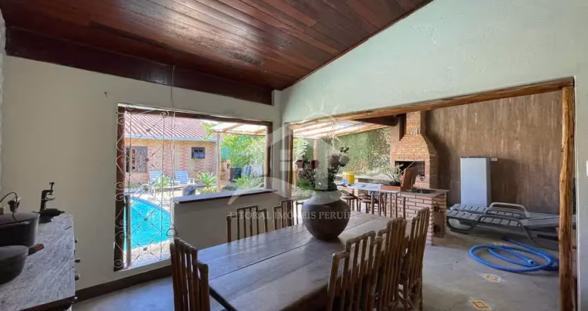 Casa mezanino à venda com piscina, 3 quarto(s),  sendo 1 suíte(s)  no bairro centro, 800 metros da praia, peruíbe-sp
