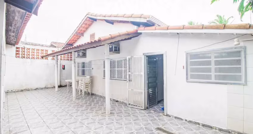Casa térrea à venda , 3 quarto(s),  sendo 1 suíte(s)  no bairro stella maris, 200 metros da praia, peruíbe-sp