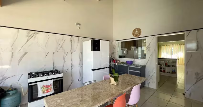 Casa térrea à venda com piscina, 3 quarto(s),  sendo 1 suíte(s)  no bairro belmira novaes, 600 metros da praia, peruíbe-sp