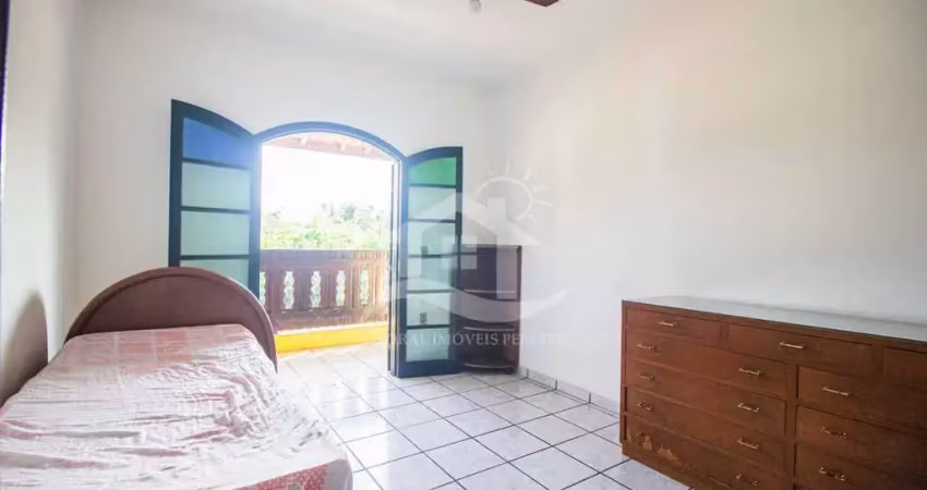 Casa assobradada à venda com piscina, 3 quarto(s),  sendo 1 suíte(s)  no bairro jardim são luis, 1300 metros da praia, peruíbe-sp