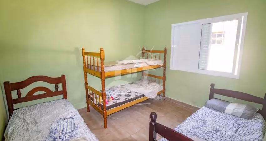 Casa térrea à venda com piscina, 3 quarto(s),  sendo 1 suíte(s)  no bairro oasis, 1200 metros da praia, peruíbe-sp