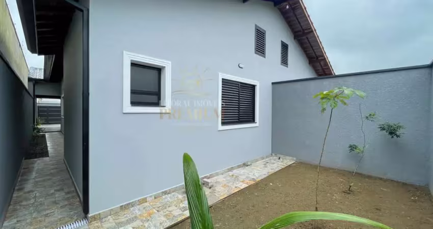 Casa térrea à venda com piscina, 2 quarto(s),  sendo 1 suíte(s)  no bairro park daville, 2000 metros da praia, peruíbe-sp