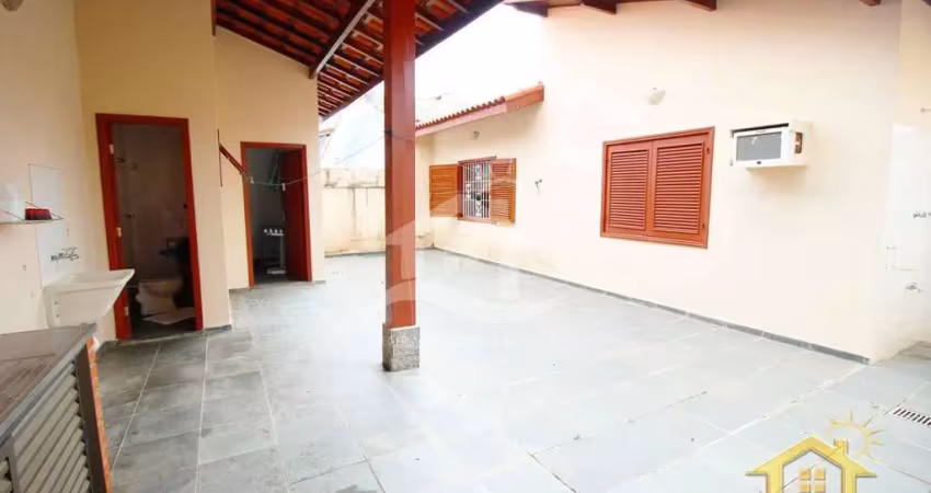 Casa térrea com piscina à venda com piscina, 3 quarto(s),  sendo 1 suíte(s)  no bairro jardim imperador, 0 metros da praia, peruíbe-sp