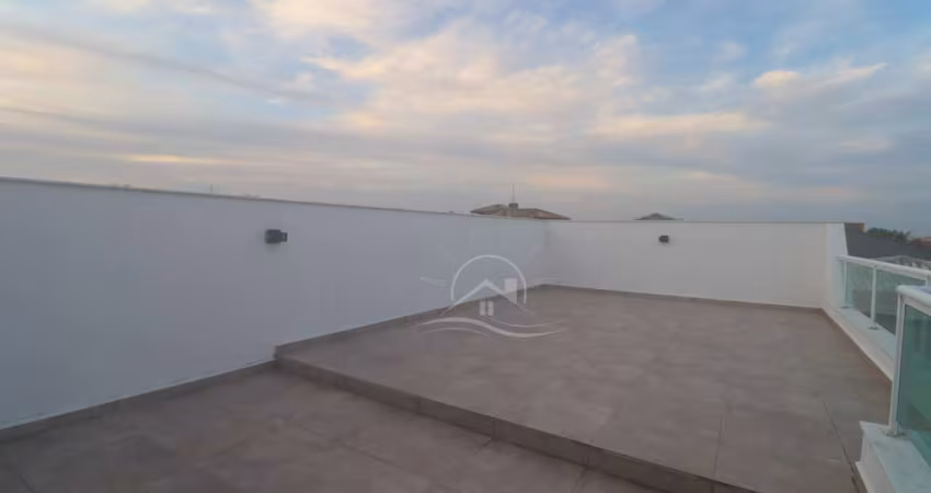 Casa Sobrado à venda com piscina, 3 quarto(s),  sendo 2 suíte(s)  no bairro Josedy, 100 metros da praia, Peruíbe-SP