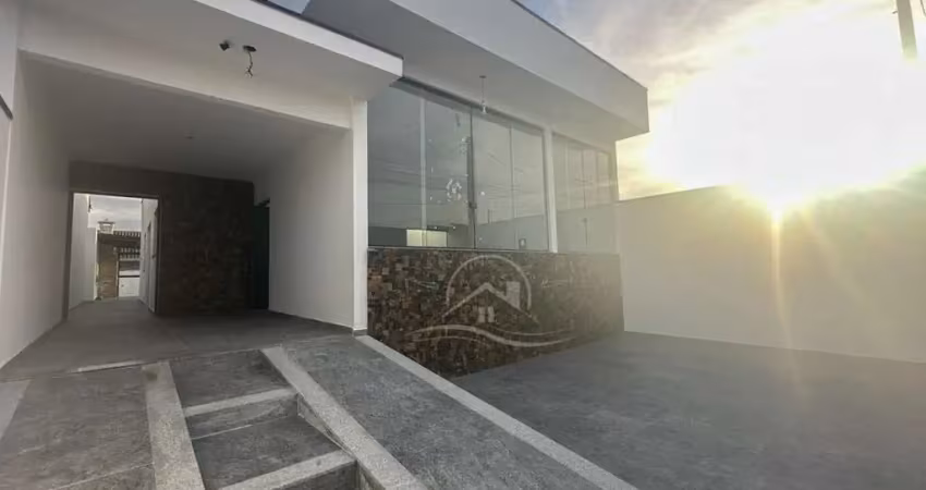 Casa térrea com piscina à venda com piscina, 3 quarto(s),  sendo 3 suíte(s)  no bairro sambura, 1000 metros da praia, peruíbe-sp