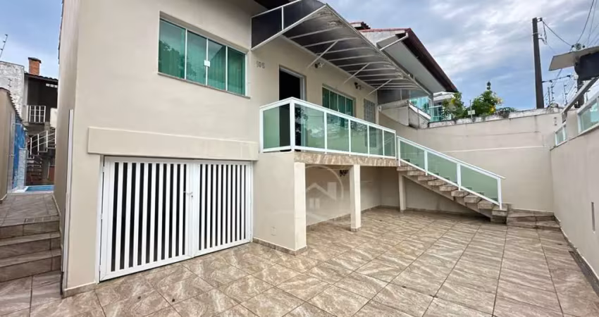 Casa sobrado à venda , 4 quarto(s),  sendo 1 suíte(s)  no bairro sambura, 50 metros da praia, peruíbe-sp