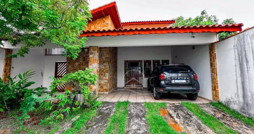 Casa sobrado à venda , 4 quarto(s),  sendo 1 suíte(s)  no bairro centro, 400 metros da praia, peruíbe-sp