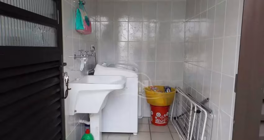 Casa térrea à venda com piscina, 3 quarto(s),  sendo 1 suíte(s)  no bairro stella maris, 200 metros da praia, peruíbe-sp