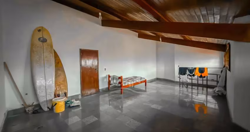 Casa térrea à venda , 3 quarto(s),  sendo 1 suíte(s)  no bairro stella maris, 100 metros da praia, peruíbe-sp