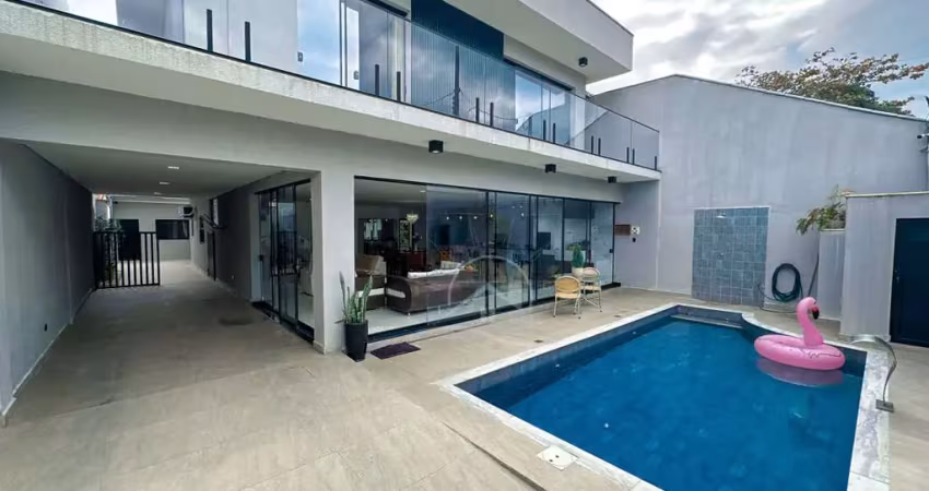 Casa sobrado à venda com piscina, 4 quarto(s),  sendo 4 suíte(s)  no bairro stella maris, 40 metros da praia, peruíbe-sp