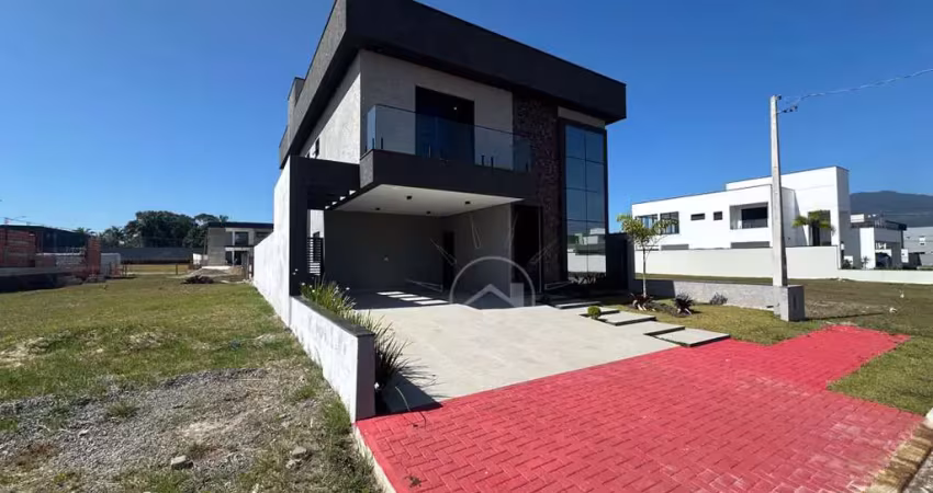 Casa sobrado à venda com piscina, 4 quarto(s),  sendo 4 suíte(s)  no bairro flora rica, 1500 metros da praia, peruíbe-sp