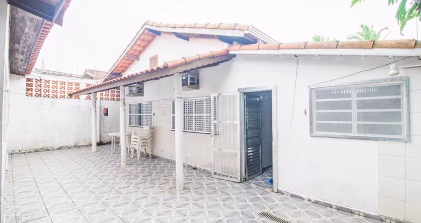 Casa Térrea à venda , 3 quarto(s),  sendo 1 suíte(s)  no bairro Stella Maris, 200 metros da praia, Peruíbe-SP