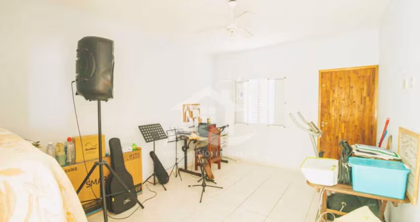 Casa Assobradada à venda , 4 quarto(s),  sendo 2 suíte(s)  no bairro Jardim Somar, 1500 metros da praia, Peruíbe-SP