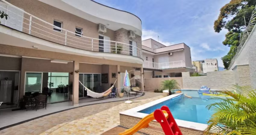 Casa sobrado à venda com piscina, 6 quarto(s),  sendo 6 suíte(s)  no bairro bougainville residencial iv, 1000 metros da praia, peruíbe-sp