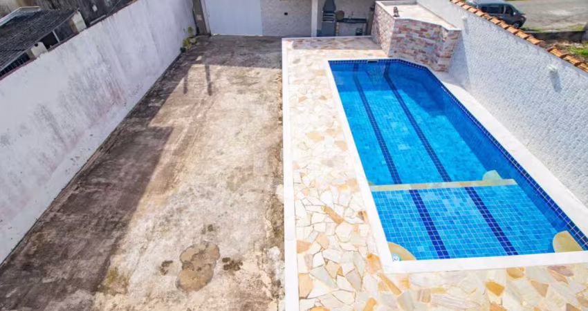 Casa Assobradada à venda , 4 quarto(s),  sendo 1 suíte(s)  no bairro Cidade Nova Peruíbe, 900 metros da praia, Peruíbe-SP