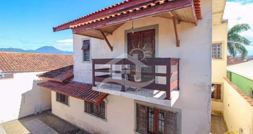 Casa Sobrado à venda , 4 quarto(s),  sendo 2 suíte(s)  no bairro Ribamar, 800 metros da praia, Peruíbe-SP