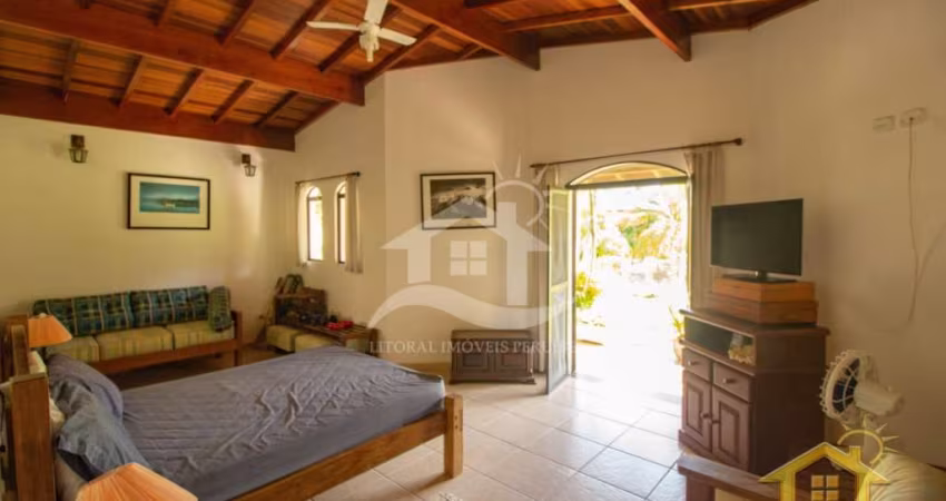 Casa Térrea à venda com piscina, 3 quarto(s),  sendo 3 suíte(s)  no bairro Estância São Marcos, 0 metros da praia, Peruíbe-SP
