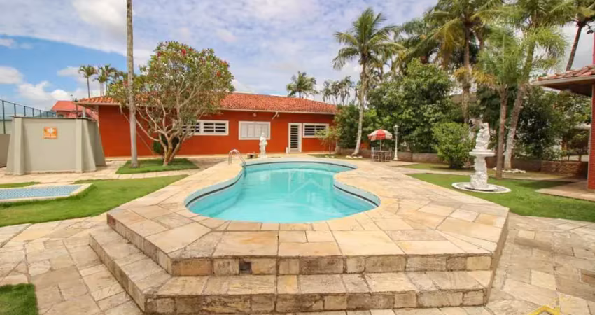 Casa térrea com piscina à venda , 3 quarto(s),  sendo 3 suíte(s)  no bairro sambura, 800 metros da praia, peruíbe-sp