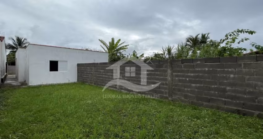 Casa Térrea à venda , 2 quarto(s),  sendo 0 suíte(s)  no bairro Maria Helena Novaes, 400 metros da praia, Peruíbe-SP