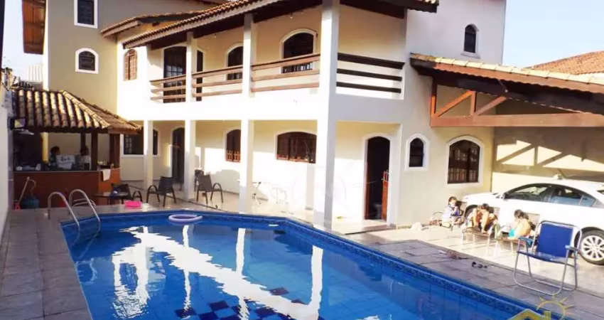 Casa sobrado à venda com piscina, 6 quarto(s),  sendo 2 suíte(s)  no bairro stella maris, 300 metros da praia, peruíbe-são paulo