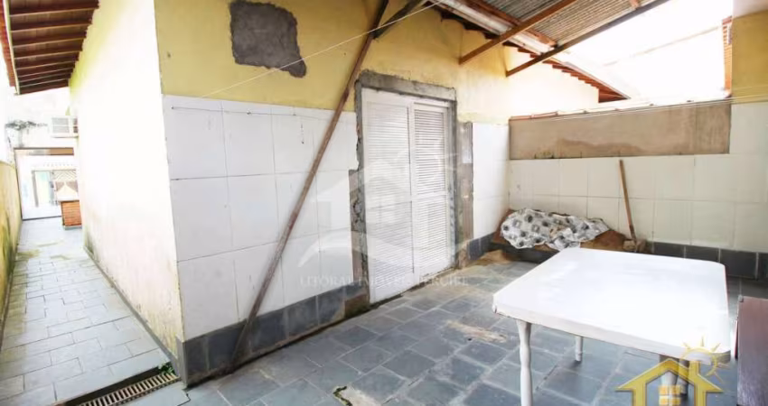 Casa Térrea à venda com piscina, 3 quarto(s),  sendo 1 suíte(s)  no bairro Cidade Nova Peruíbe, 1000 metros da praia, Peruíbe-SP
