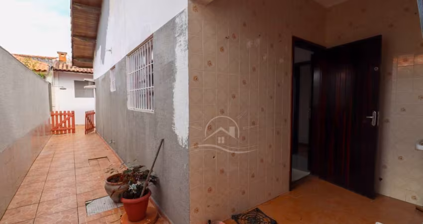 Casa Térrea à venda com piscina, 3 quarto(s),  sendo 1 suíte(s)  no bairro Oasis, 800 metros da praia, Peruíbe-SP