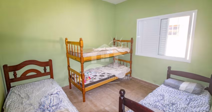 Casa Térrea à venda com piscina, 3 quarto(s),  sendo 1 suíte(s)  no bairro Oasis, 1200 metros da praia, Peruíbe-SP