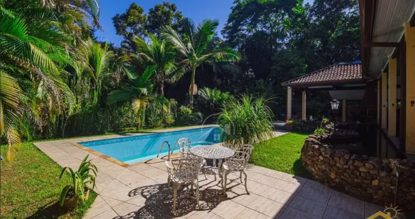 Chácara rural à venda com piscina, 4 quarto(s),  sendo 4 suíte(s)  no bairro ana dias, 0 metros da praia, itariri-sp