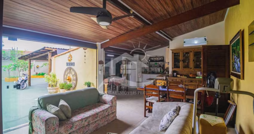 Casa Ampla à venda , 2 quarto(s),  sendo 2 suíte(s)  no bairro São João Batista, 0 metros da praia, Peruíbe-SP