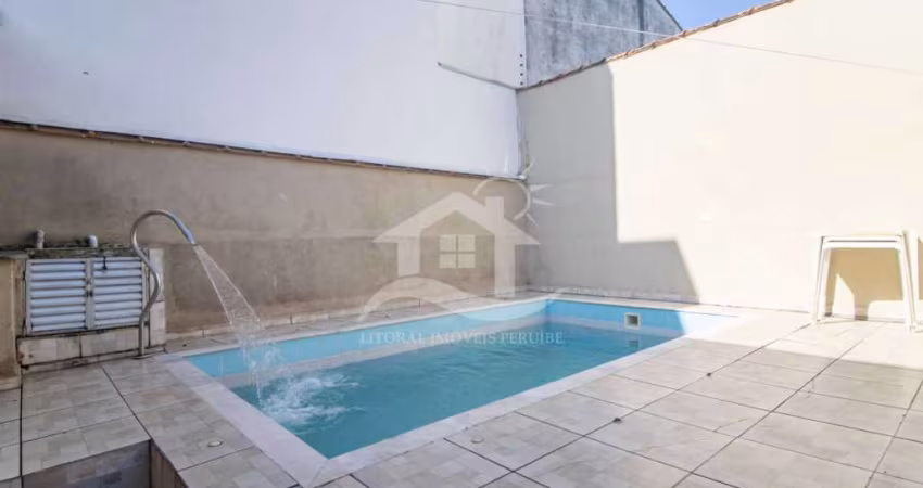 Casa Assobradada à venda com piscina, 7 quarto(s),  sendo 2 suíte(s)  no bairro Centro, 400 metros da praia, Peruíbe-SP