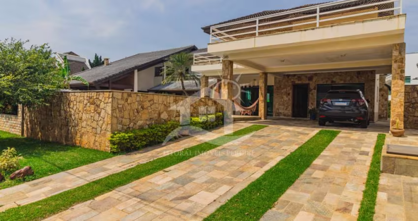 Casa Assobradada para alugar com piscina, 5 quarto(s),  sendo 5 suíte(s)  no bairro Bougainville Residencial I, 0 metros da praia, Peruíbe-SP