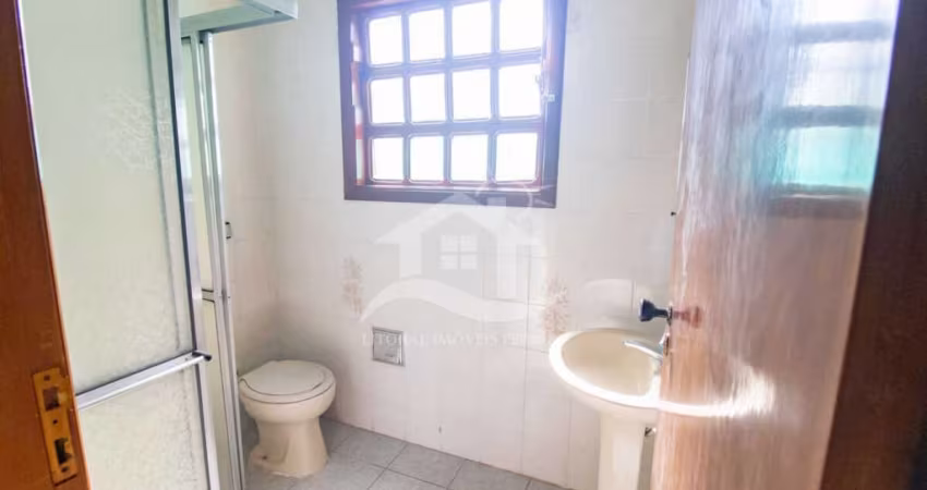 Casa Térrea com piscina à venda com piscina, 3 quarto(s),  sendo 1 suíte(s)  no bairro Convento Velho, 500 metros da praia, Peruíbe-SP