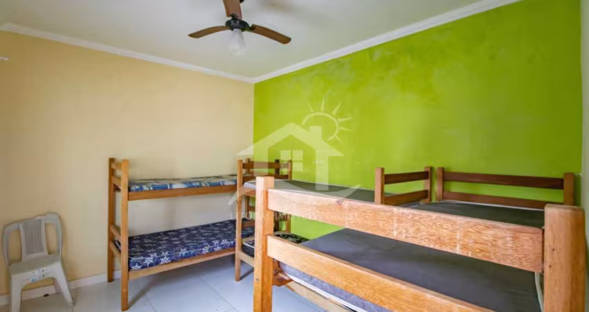 Casa Térrea à venda com piscina, 2 quarto(s),   no bairro Belmira Novaes, 50 metros da praia, Peruíbe-SP