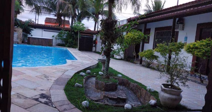 Casa com Piscina, 5 suítes, 405 m² -  Venda!