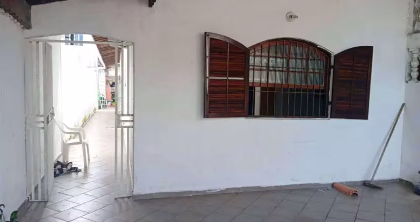 Casa a 200m da praia na vila caiçara! 2 dormitórios e churrasqueira!