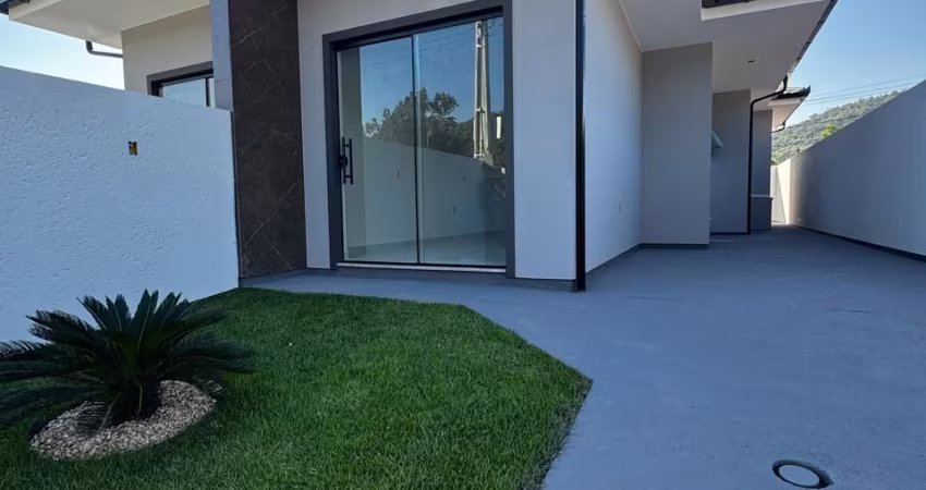 Casa de 02 dormitórios sendo 1 suíte