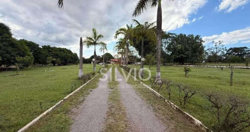 Chacara a venda no Lago Oeste com duas casas e area de lazer completa