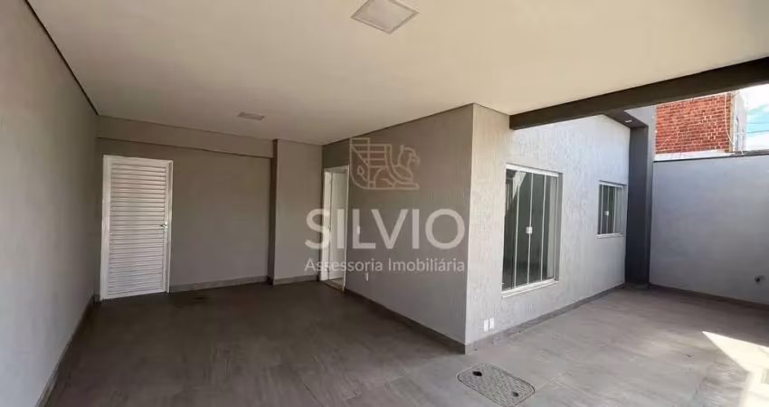 Casa aérea  reformada composta por  03 suítes,closet toda no porcelanato na qnp 12 ceilandia sul