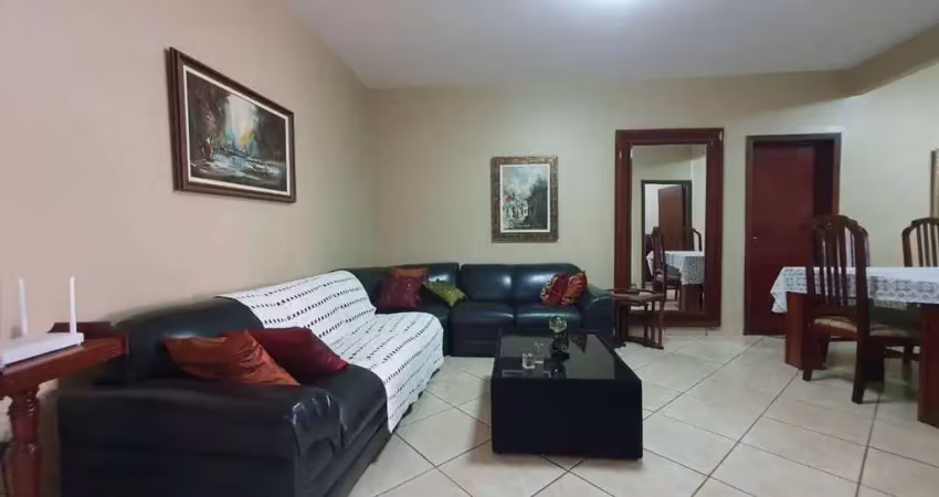 Casa térrea em condomínio em arniqueiras sha, cj. 05, com 03 quartos, sendo 3 suítes, na laje, piscina e churrasqueira.