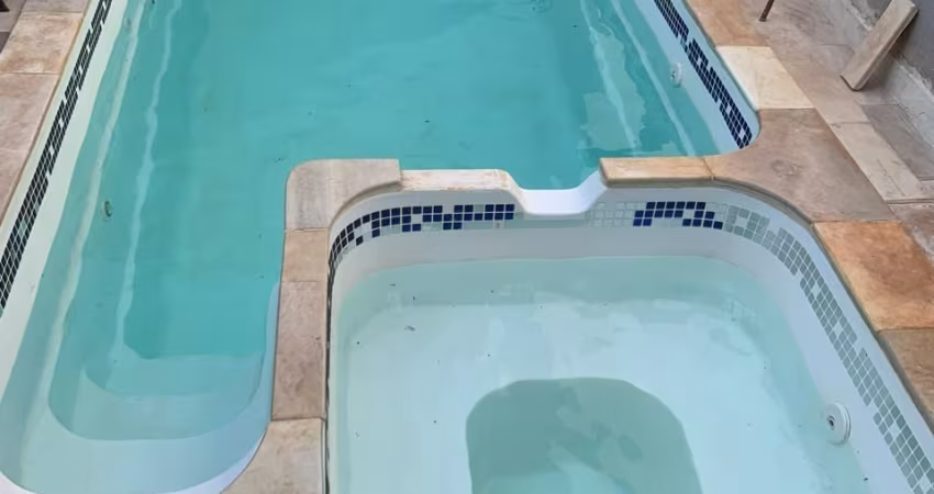 Linda Casa Umuarama 3/4 sendo 1 Suíte Varanda Gourmet e Piscina