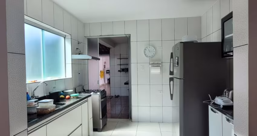 Casa Cusstódio Pereira 3/4 sendo 1 Suíte .